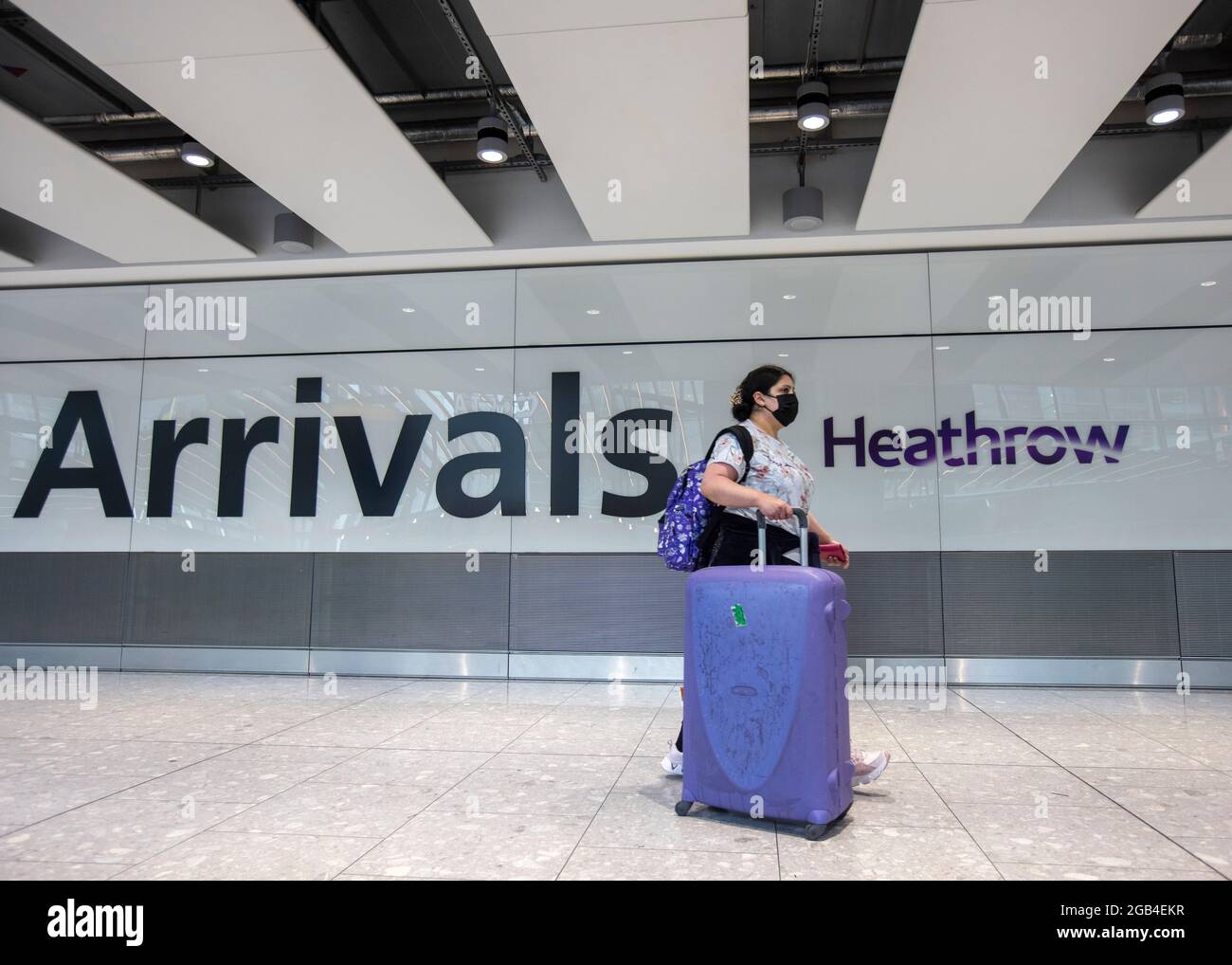 London, UK. 2nd Aug, 2021. Passenger arrivals at Heathrow Terminal 5. New rules for fully jabbed US and EU citizens came into efffect at 4am BST. The rules mean that fully vaccinated people in the US or EU no longer have to isolate when arriving into the UK. Credit: Mark Thomas/Alamy Live News Stock Photo