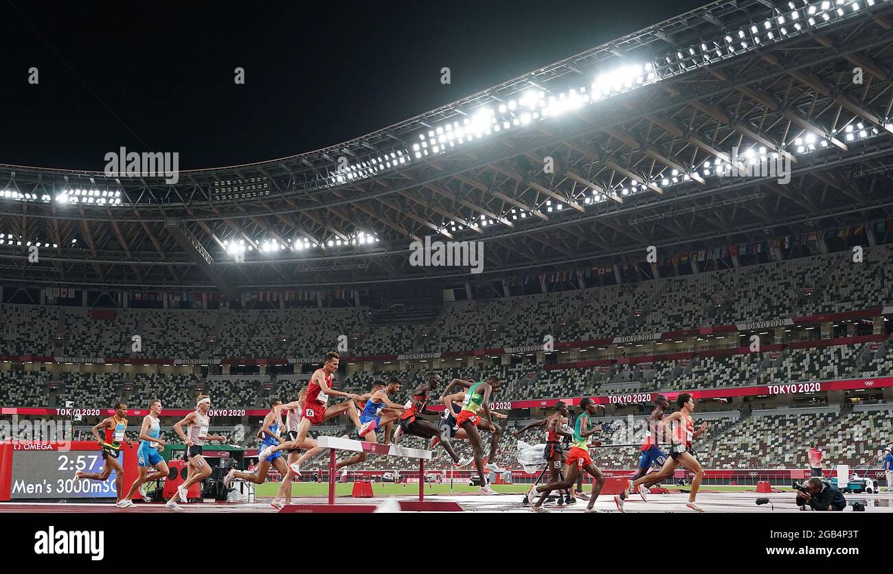 (210802) -- TOKYO, Aug. 2, 2021 (Xinhua) -- Athletes compete during the men's 3000m steeplechase final at Tokyo 2020 Olympic Games, in Tokyo, Japan, Aug. 2, 2021. (Xinhua/Li Gang) Stock Photo