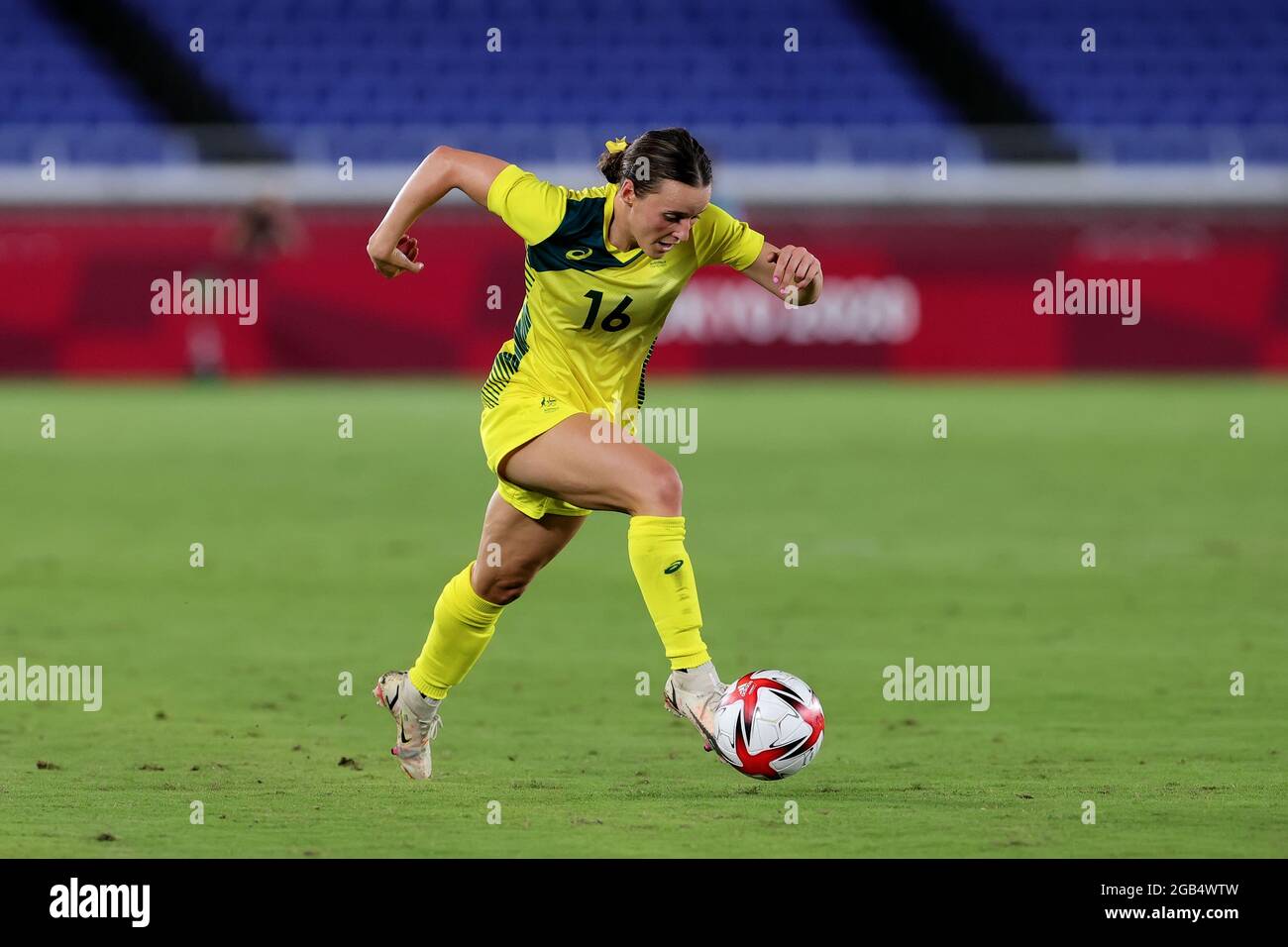 Tokyo, Japan, 2 August, 2021. Hayley Raso of Team Australia controls the ball during the Women's football Semifinal match between Australia and Sweden on Day 10 of the Tokyo 2020 Olympic Games. Credit: Pete Dovgan/Speed Media/Alamy Live News Stock Photo