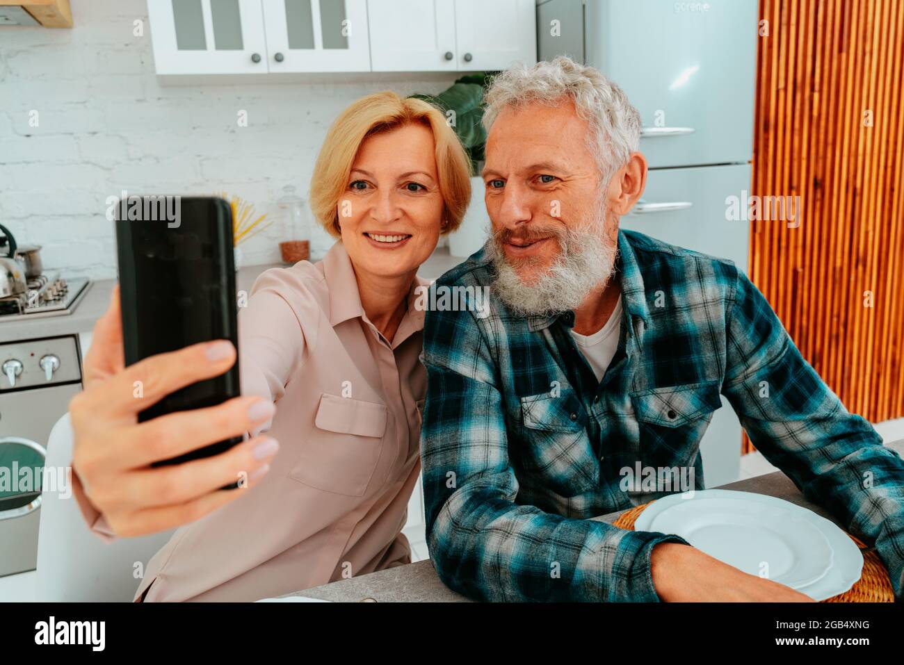 Husband And Wife Selfie Hi res Stock Photography And Images Alamy Husband And Wife Selfie Hi res Stock Photography And Images Alamy