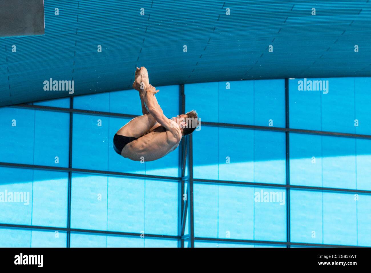 British diver Tom Daley (Thomas Daley) 10 m platform dive, tuck