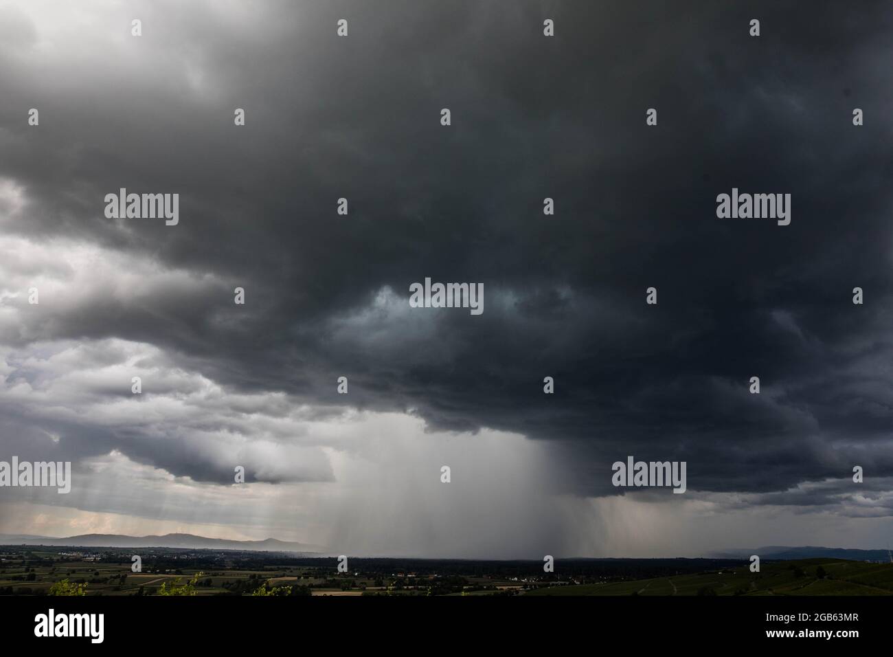 Ehrenkirchen, Germany. 02nd Aug, 2021. An emptying rain front moves over the Rhine valley while in the background the Vosges can be seen. Credit: Philipp von Ditfurth/dpa/Alamy Live News Stock Photo
