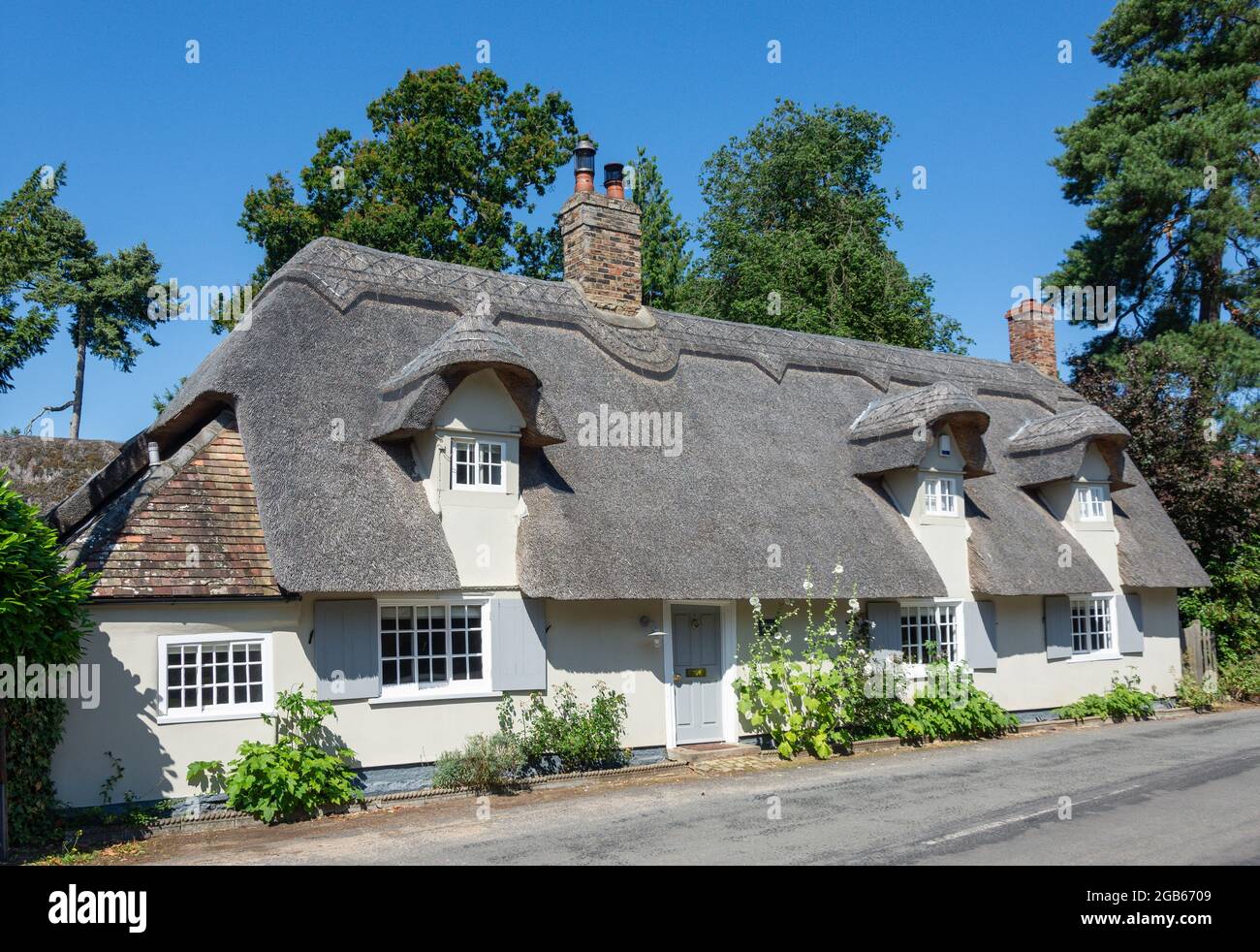 Thatched cottage, Hemingford Abbots, Cambridgeshire, England, United Kingdom Stock Photo