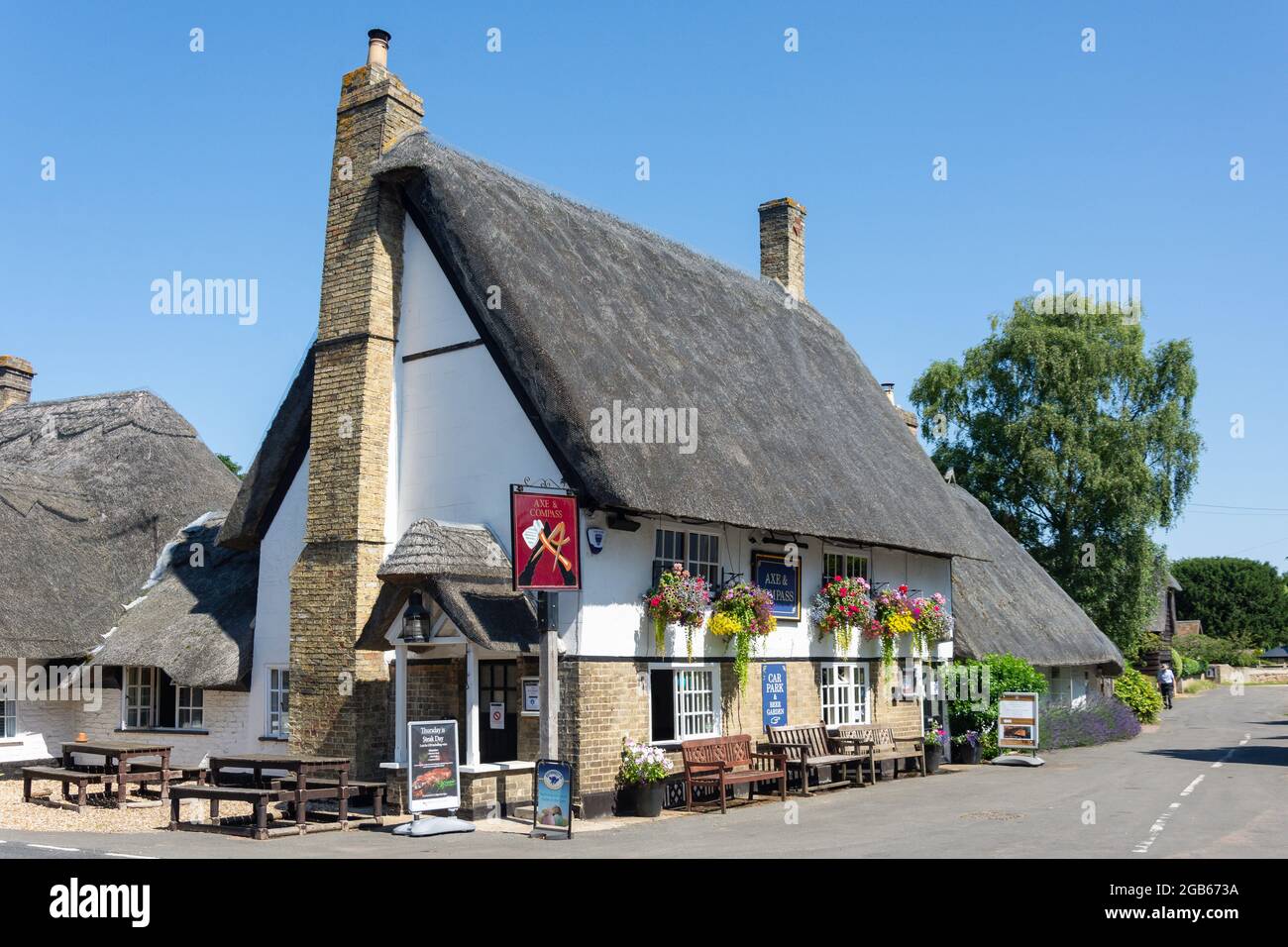 Thatched Axe & Compass Pub, High Street, Hemingford Abbots, Cambridgeshire, England, United Kingdom Stock Photo
