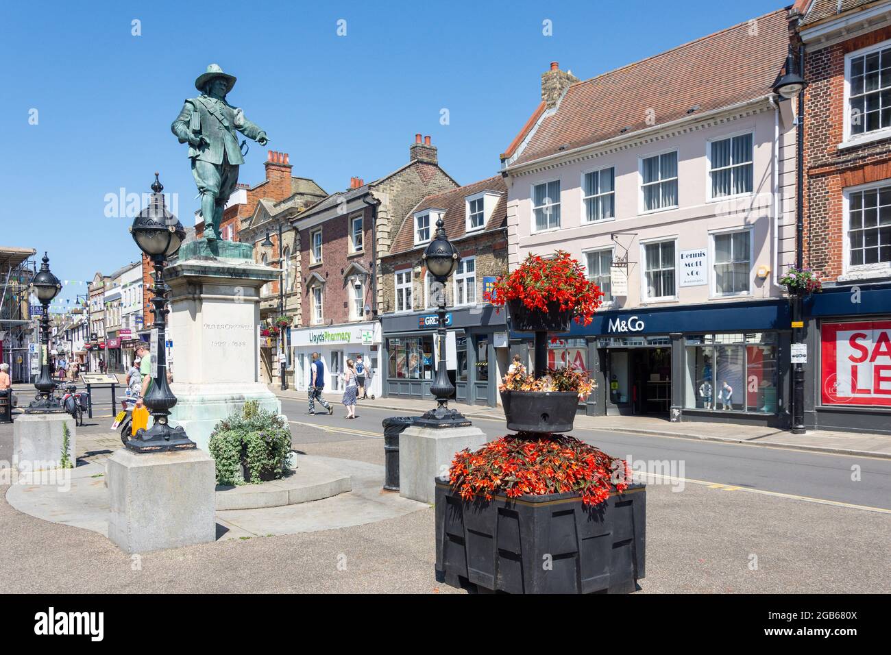 Oliver Cromwell statue, Market Hill, St Ives, Cambridgeshire, England, United Kingdom Stock Photo