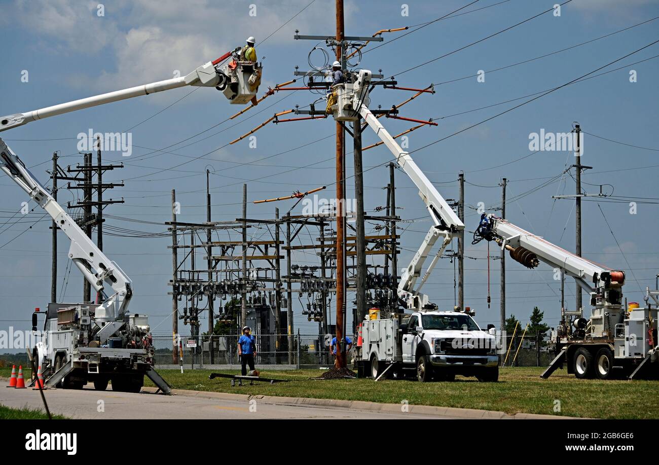 Power Utility Using Ropes As part of improving the infrastructure of the local electrical grid a ...