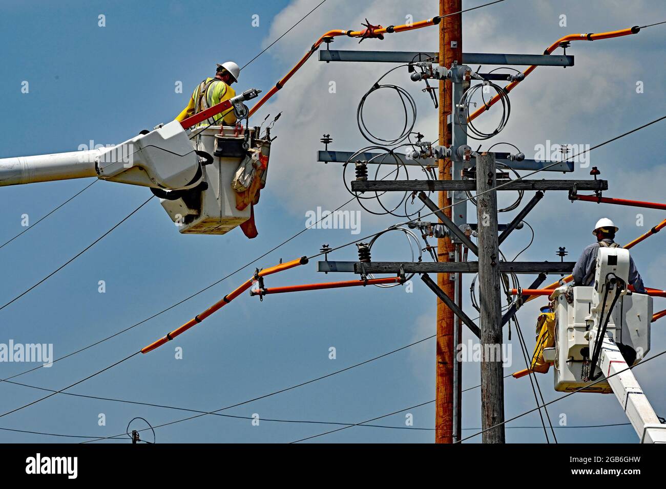 Power Utility Using Ropes As part of improving the infrastructure of the local electrical grid a ...