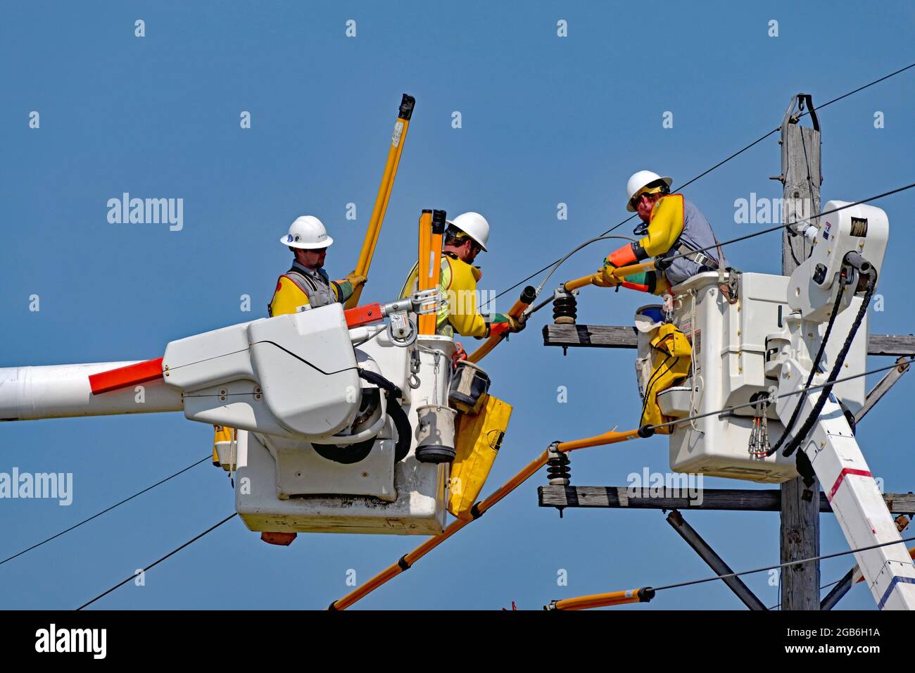 Power Utility Using Ropes As part of improving the infrastructure of the local electrical grid a ...