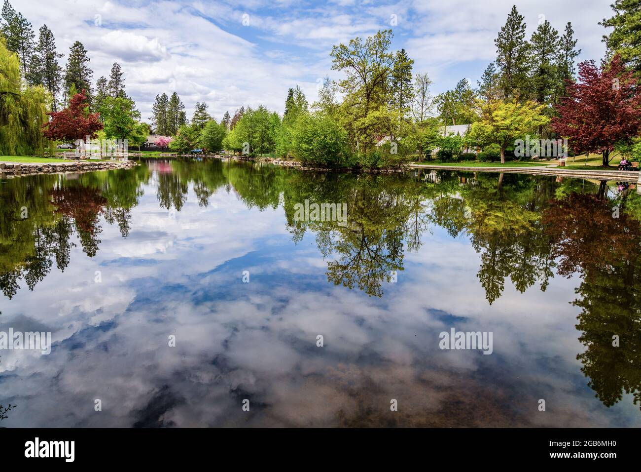 Mirror Pond At Manito Park. Spokane Washington. Stock Photo
