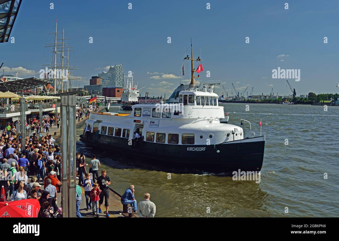 geography / travel, Germany, Hamburg, Elbe river, St. Pauli St. Pauli Piers, ADDITIONAL-RIGHTS-CLEARANCE-INFO-NOT-AVAILABLE Stock Photo