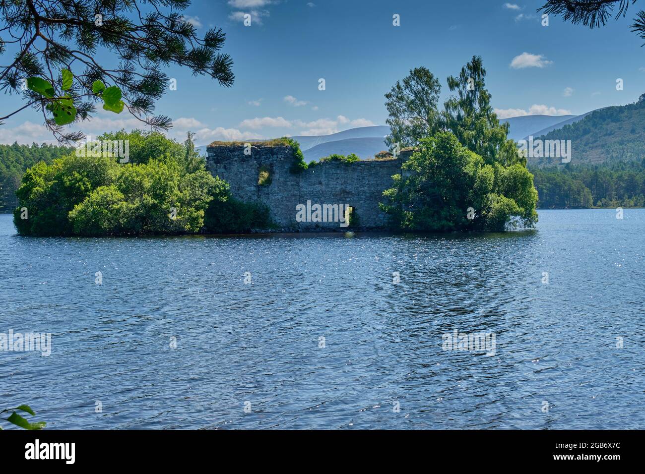 Loch an eilein castle hires stock photography and images Alamy