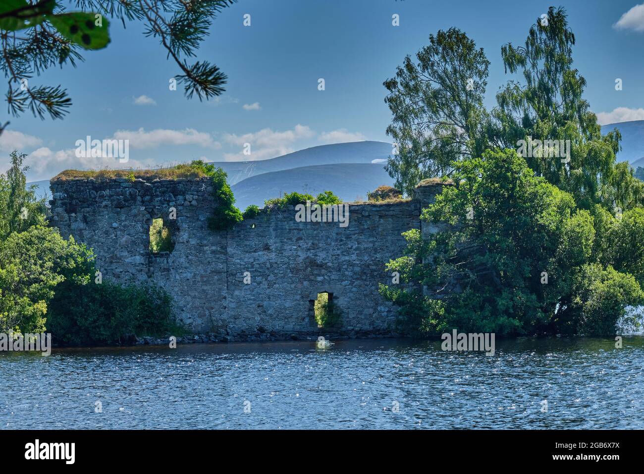 Loch an eilein castle hires stock photography and images Alamy