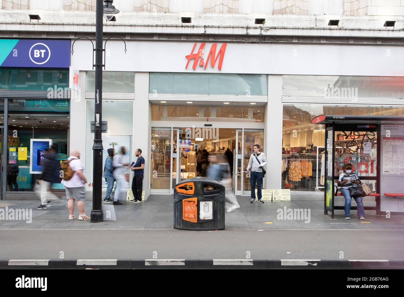 Shoppers outside h&m hi-res stock photography and images - Alamy