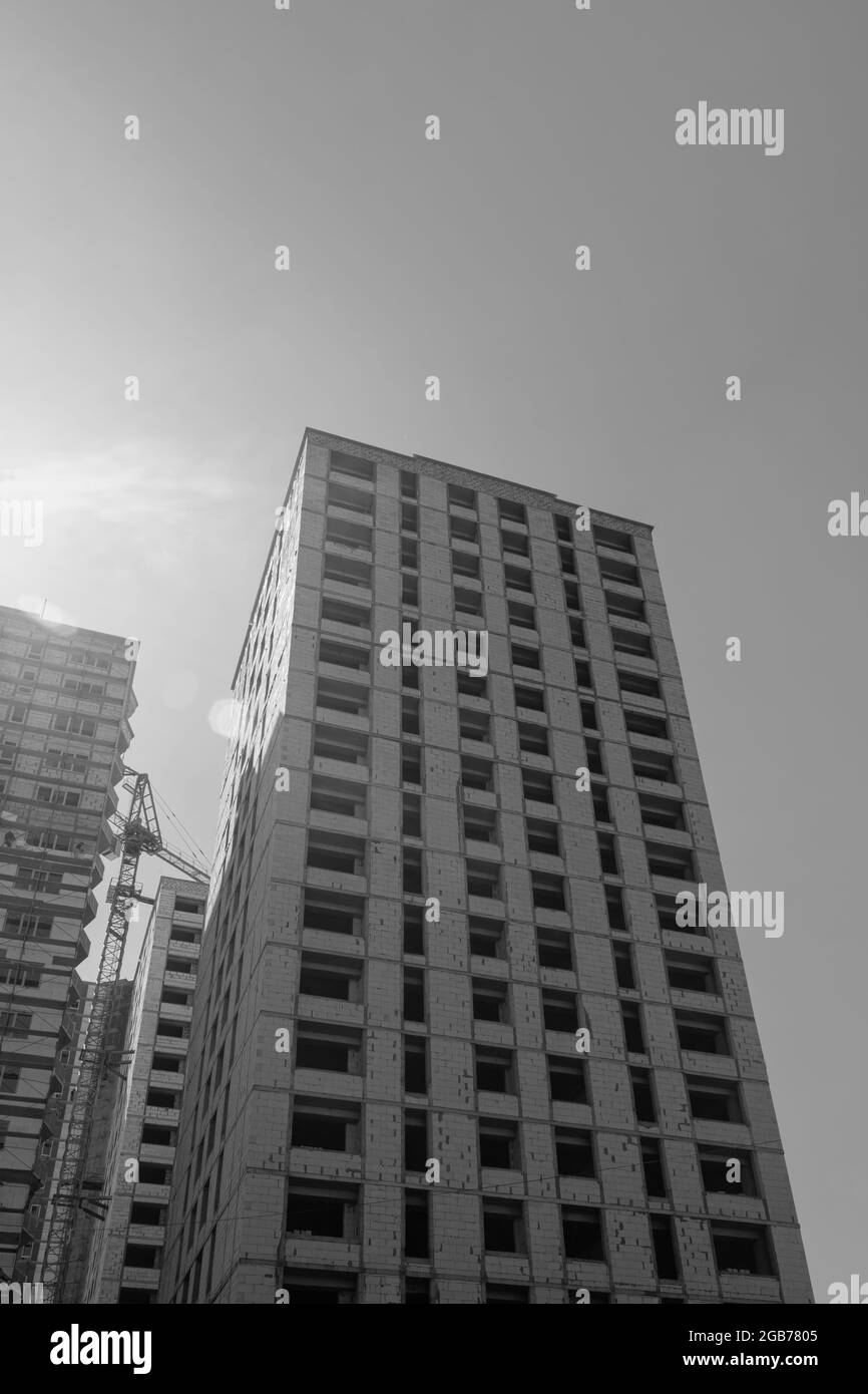 Scaffolding apartment building exterior Black and White Stock Photos ...