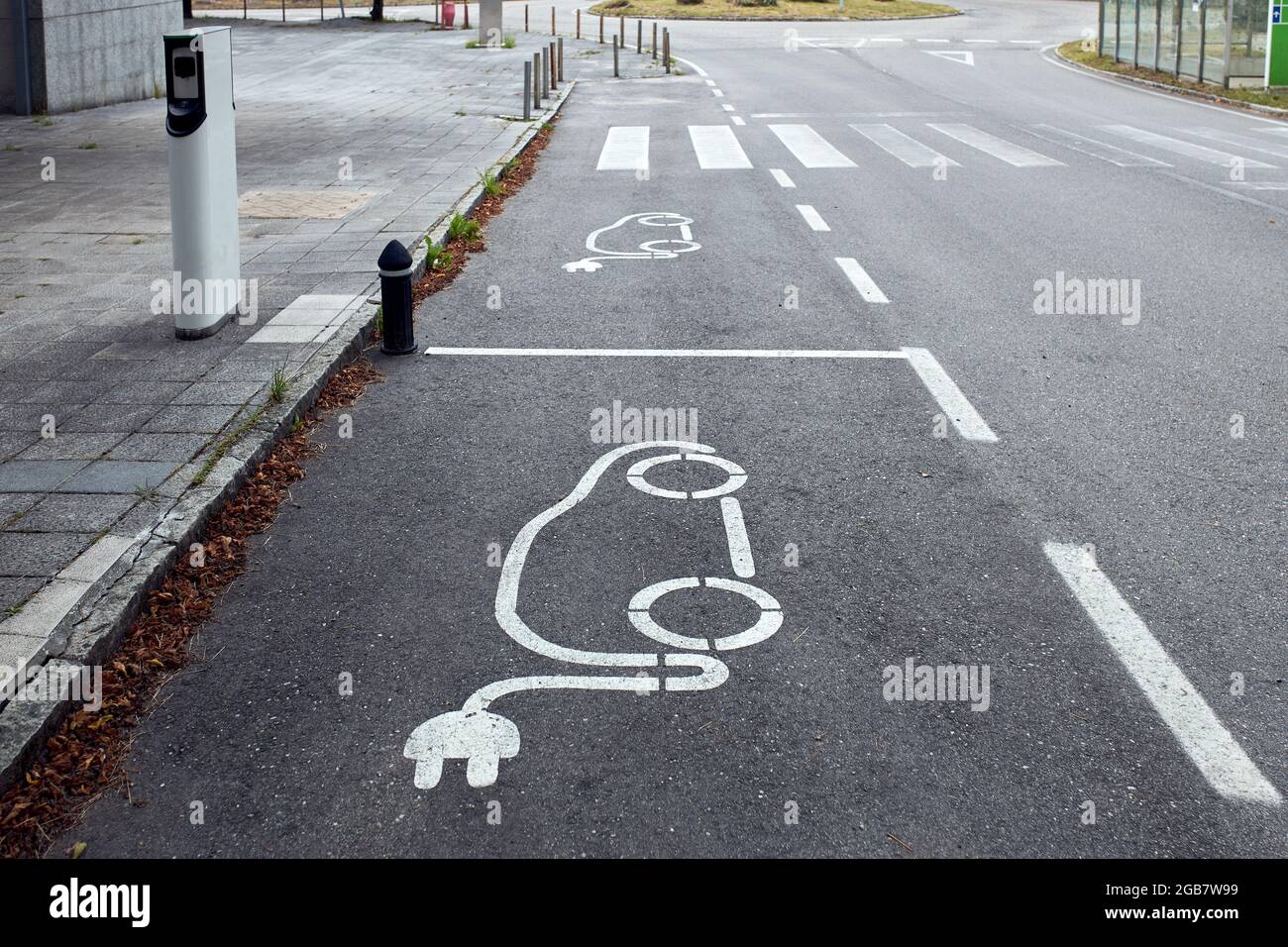 Charging Up Your Trip:  Electric Vehicle Parking at NYC Airports