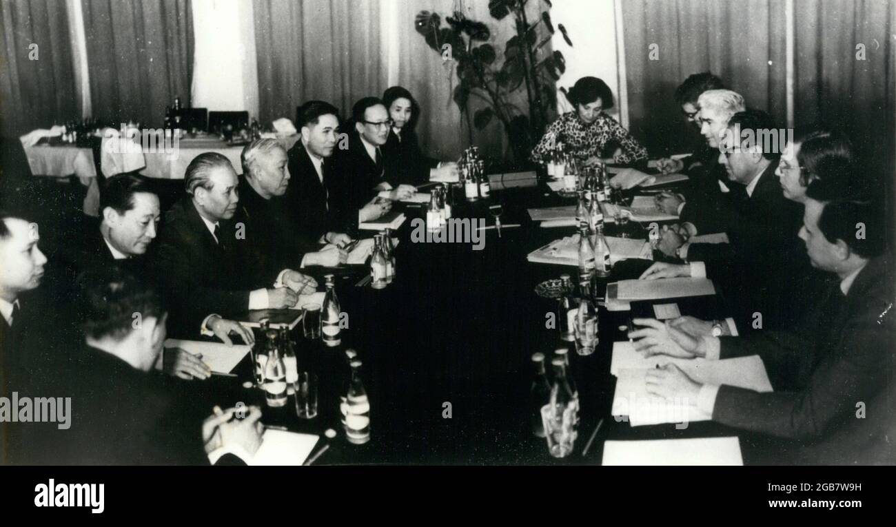 Jan. 1973 - First Picture of Secret Talks Between American and North Vietnamese Delegates: On Right the American Delegates (From right to left): GEORGE ALDRICH, WINSTON LORD, HENRY KISSINGER, WILLIAM SULLIVAN, PETER RODMAN on Left: LE DUC THO facing Mr. Kissinger with XUAN THY (left) and NGUYEN CO THACH, Deputy Foreign Minister. Credit: Keystone Press Agency/ZUMA Wire/Alamy Live News Stock Photo