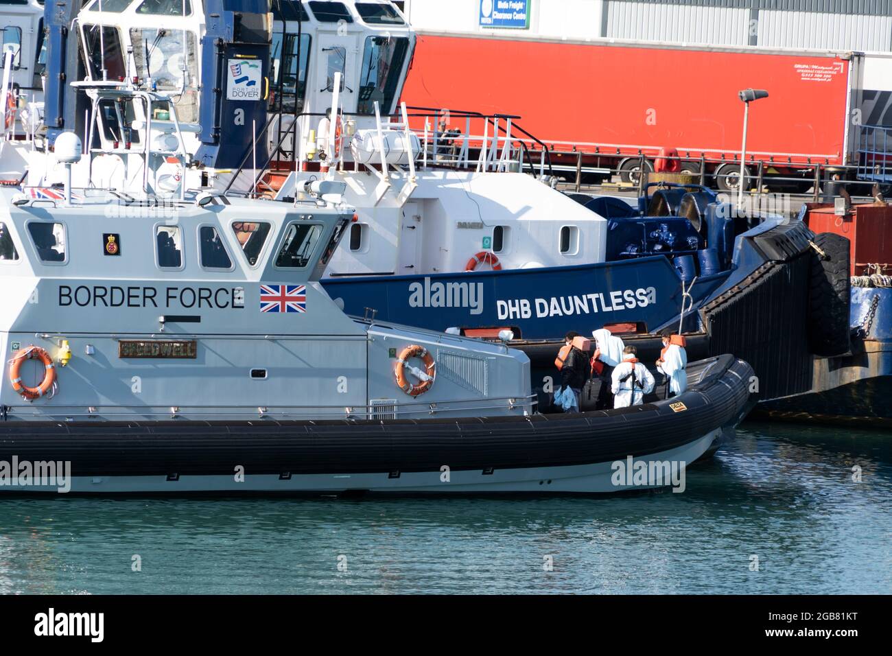 Refugee boat english channel hires stock photography and images Alamy