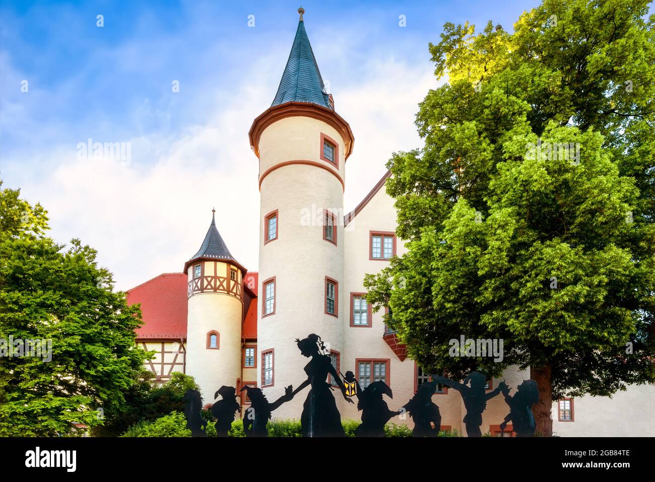 Snow White and the seven Dwarfs in Lohr am Main, Bavaria - Schneewittchen und die sieben Zwerge vor dem Schneewitchenschloss Stock Photo