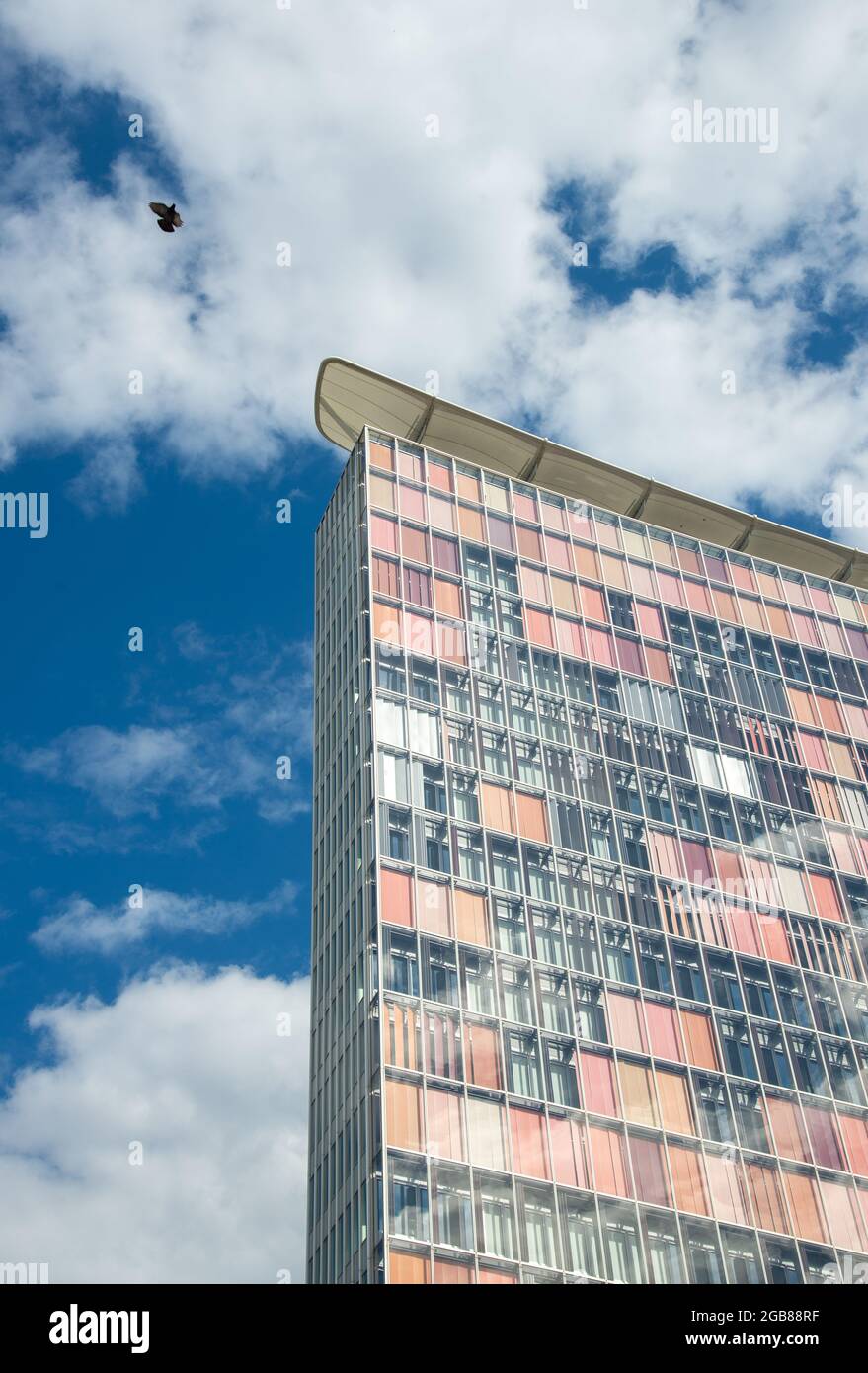 Highrise buildings exterior hi-res stock photography and images - Alamy