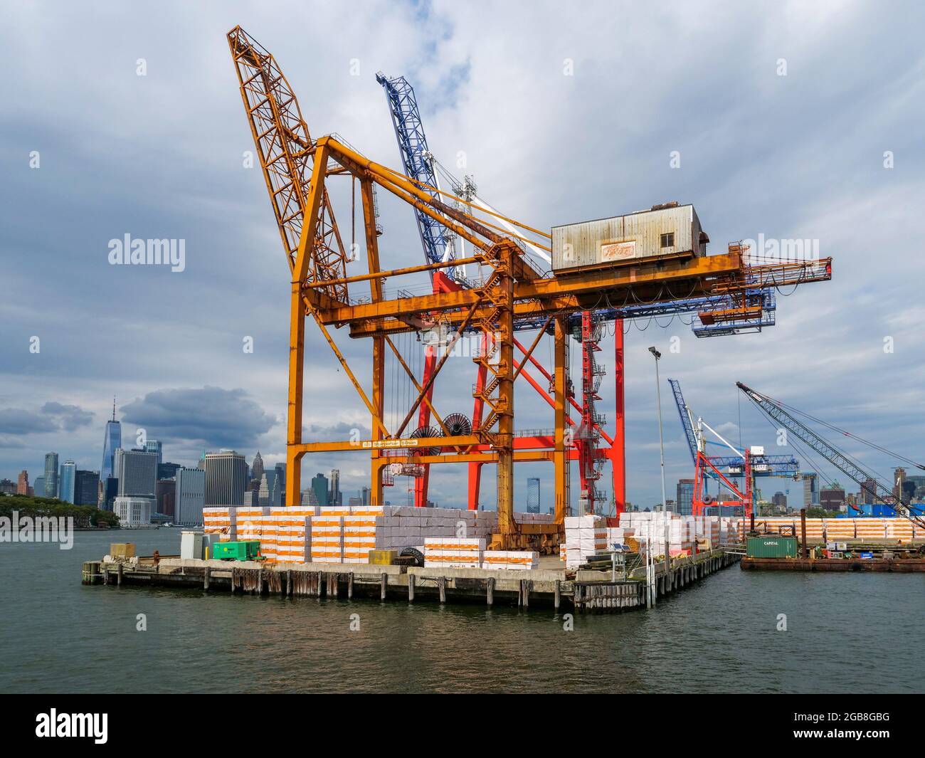 Containerships new york hires stock photography and images Alamy