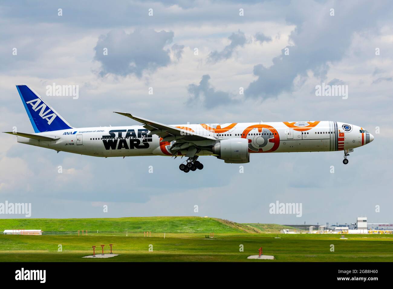 Ana boeing 777 star wars hi-res stock photography and images - Alamy