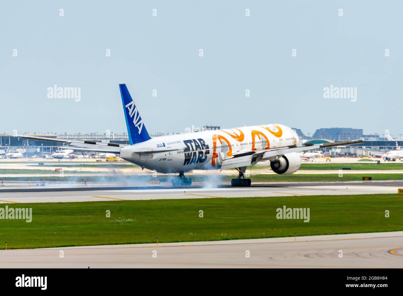 Ana boeing 777 star wars hi-res stock photography and images Ana boeing 777 star wars hi-res stock photography and images