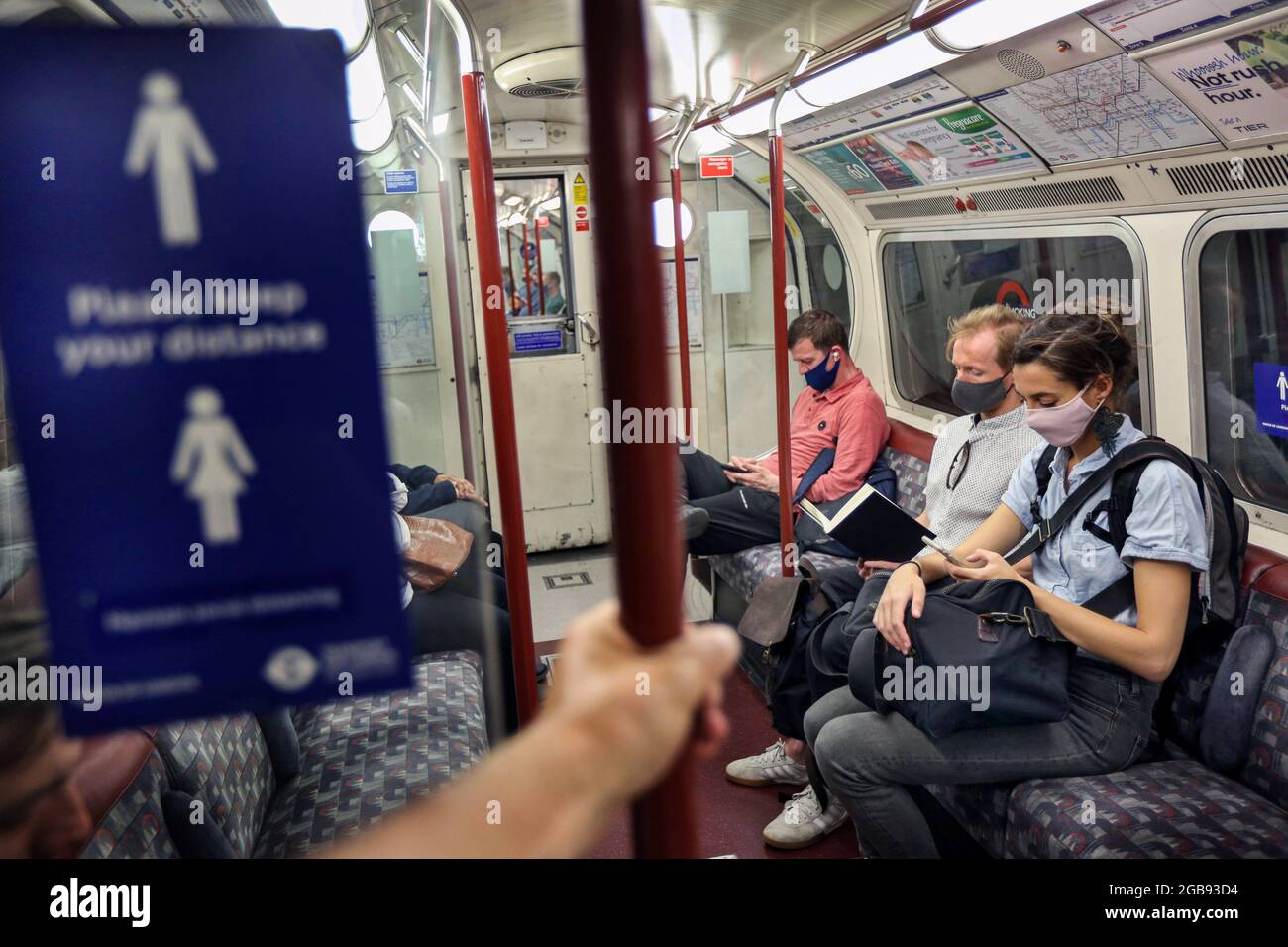 Face masks london underground sign hires stock photography and images