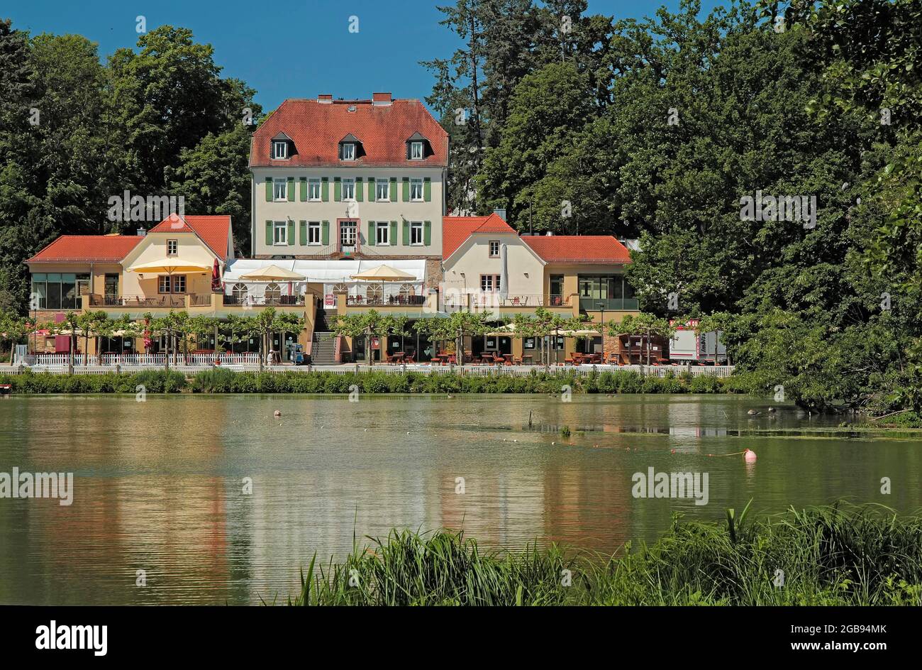 60+ Bad Nauheim Frankfurter Str Am Großen Teich, Parkhäuser, autos