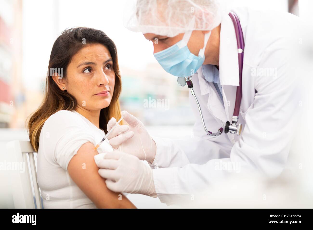 Doctor making injection male patient hi-res stock photography and ...