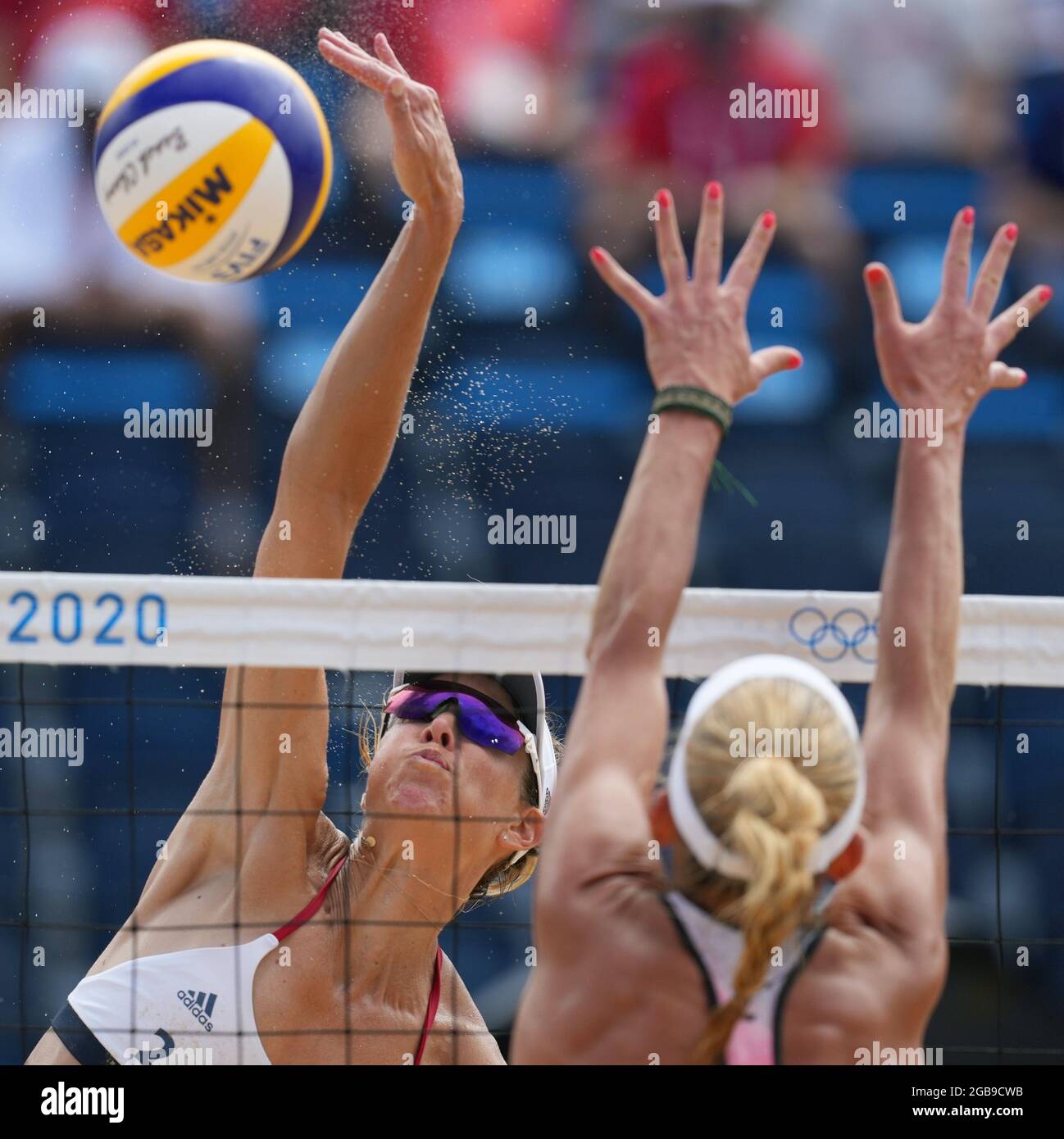 Tokyo, Japan. 3rd Aug, 2021. Alix Klineman (L) of the United States spikes during the women's quarterfinal match of beach volleyball between Germany's Laura Ludwig/Margareta Kozuch and April Ross/Alix Klineman of the United States at the Tokyo 2020 Olympic Games in Tokyo, Japan, Aug. 3, 2021. Credit: Li He/Xinhua/Alamy Live News Stock Photo