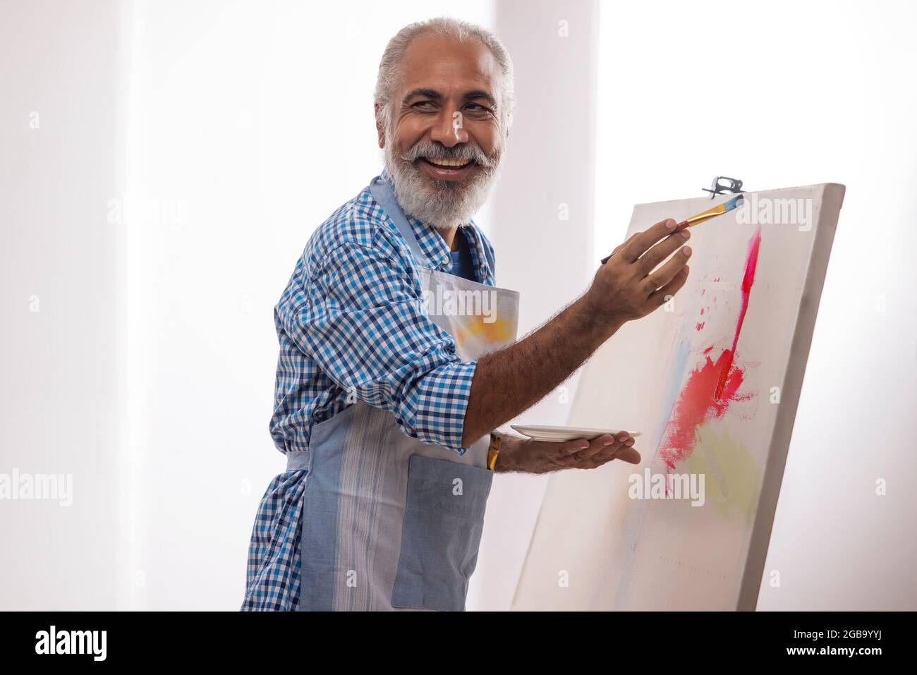 Looking paintings side view hi-res stock photography and images - Alamy