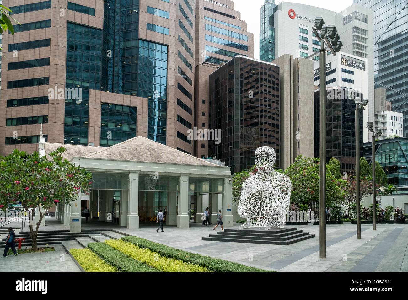 Singapore, -29 january 2019: Raffles Place, metro station and the heart ...