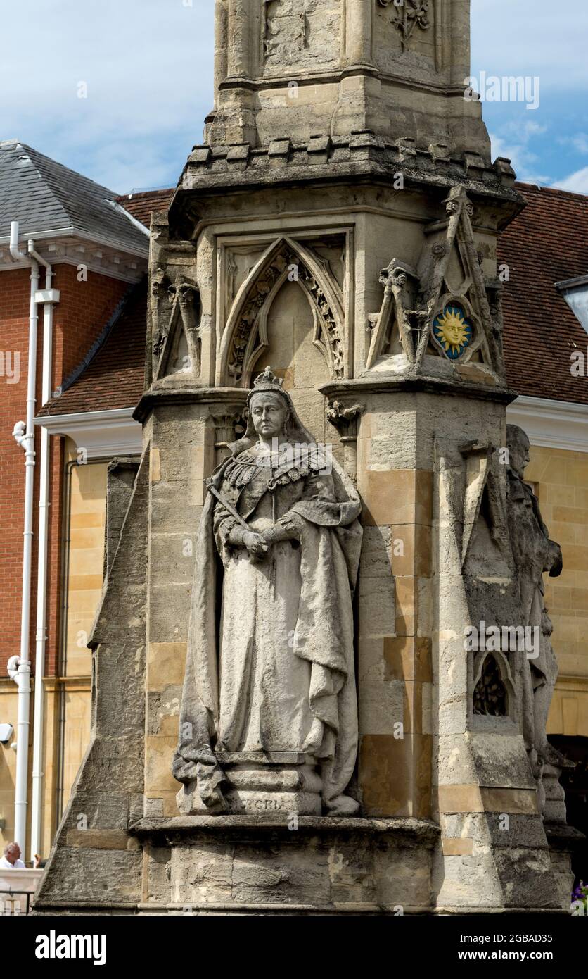 Queen Victoria statue on Banbury Cross, Banbury, Oxfordshire, England, UK Stock Photo
