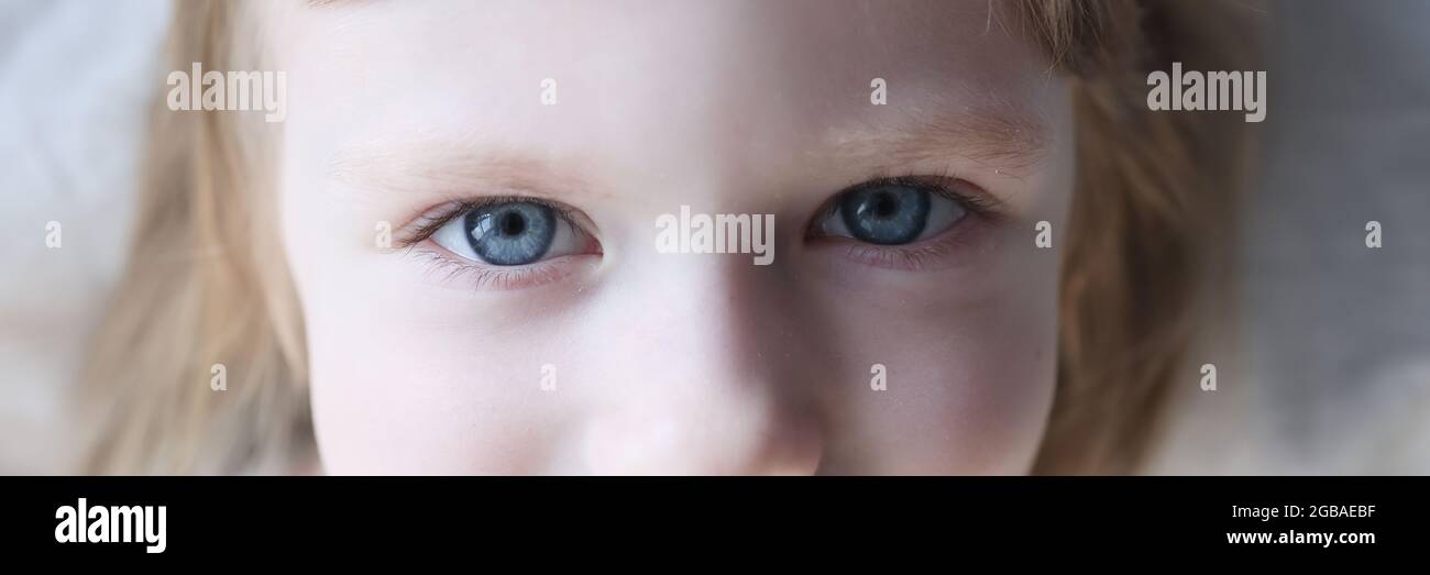 Portrait of smiling little girl with blue eyes in bed Stock Photo - Alamy