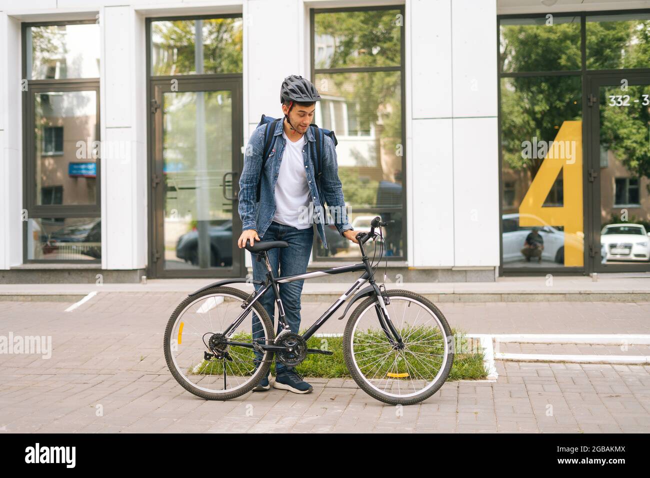 Leaving bike outside hires stock photography and images Alamy