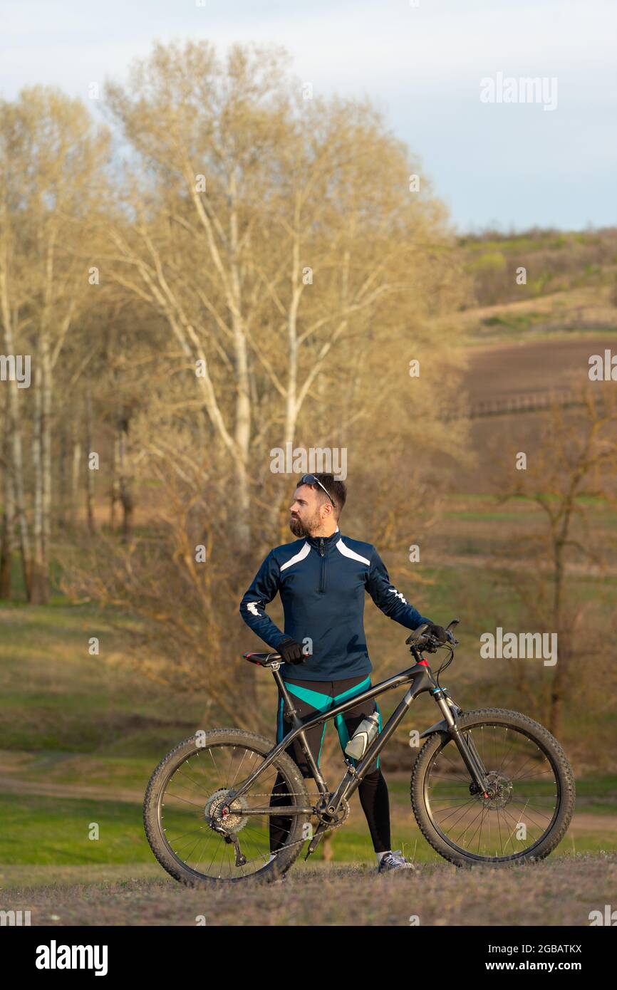 Man biking downhill hi-res stock photography and images - Page 8 - Alamy