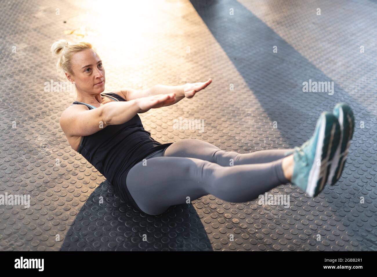 Sit ups woman exercise hi-res stock photography and images - Alamy