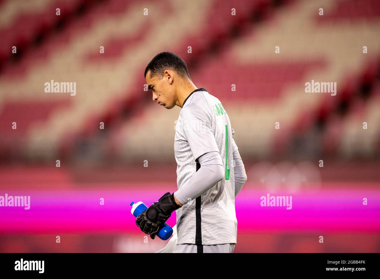 T'QUIO, TO - 03.08.2021: TOKYO 2020 OLYMPIAD TOKYO - Renier do Brasil  celebrates scoring decisive penalty during the Mexico-Brazil soccer game at  the Tokyo 2020 Olympic Games held in 2021, the game