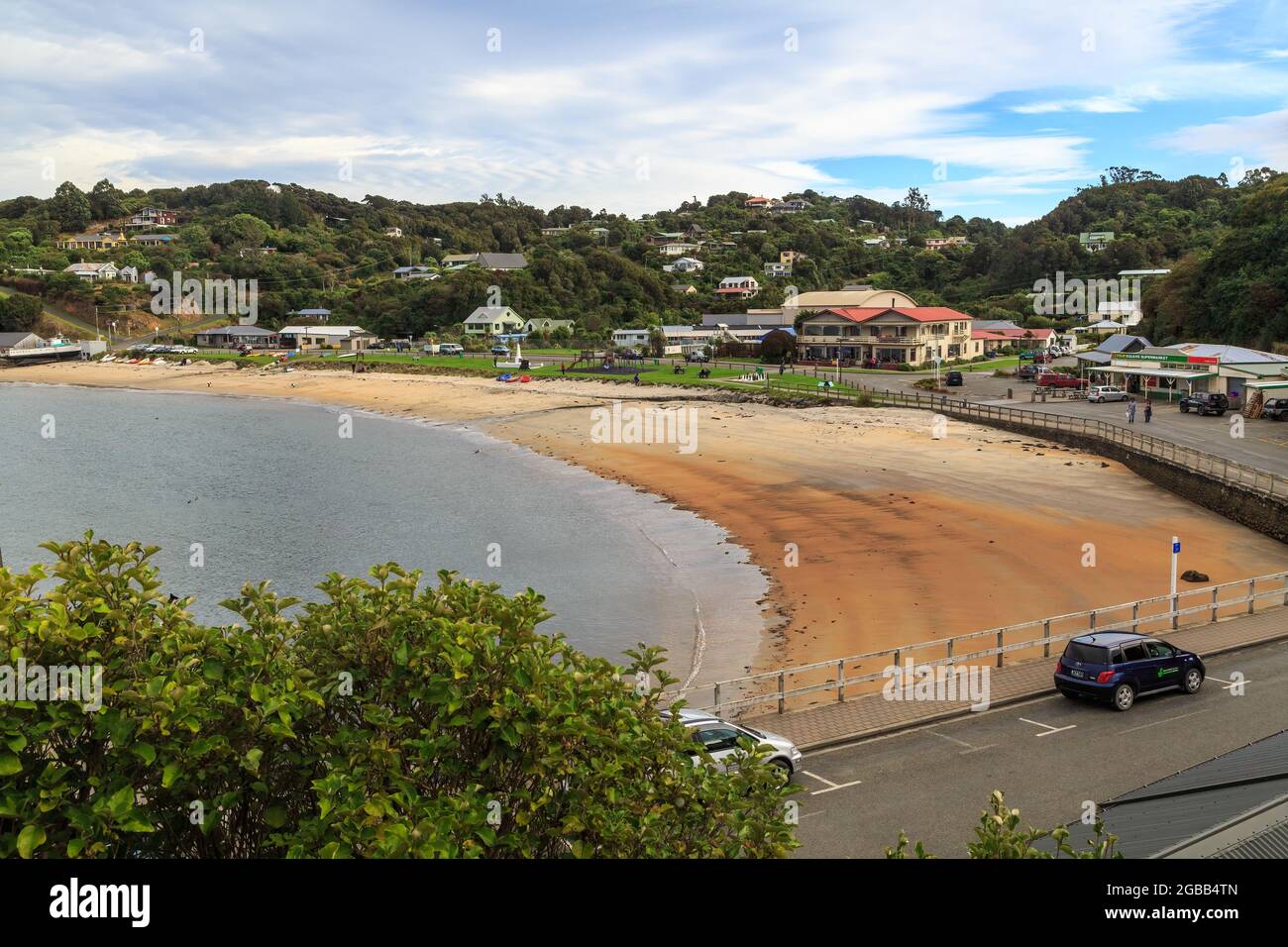 The small town of Oban on Stewart Island, New Zealand, located on Halfmoon Bay Stock Photo