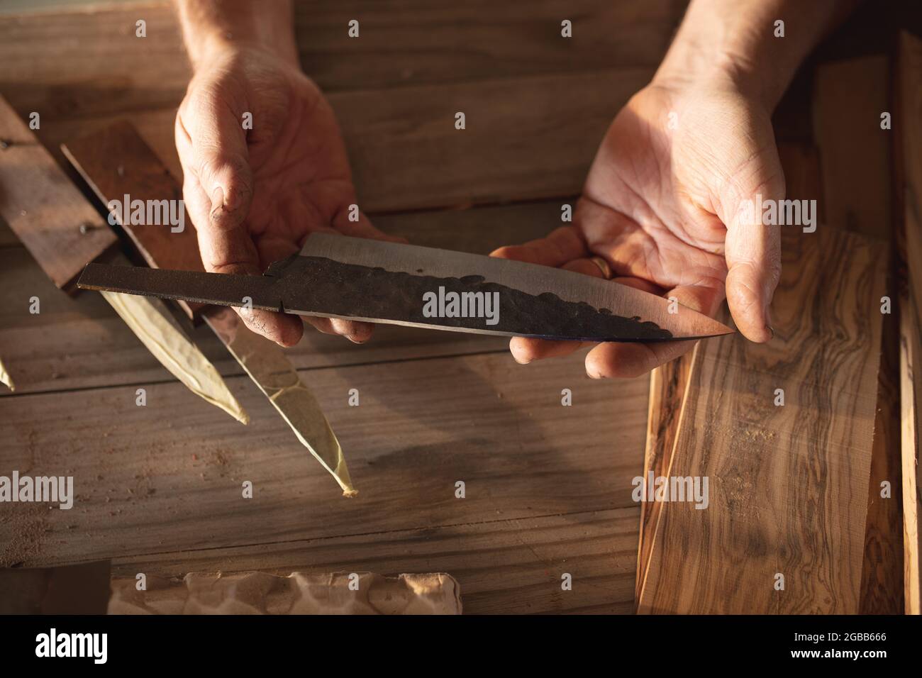Hands holding the knife hi-res stock photography and images - Alamy