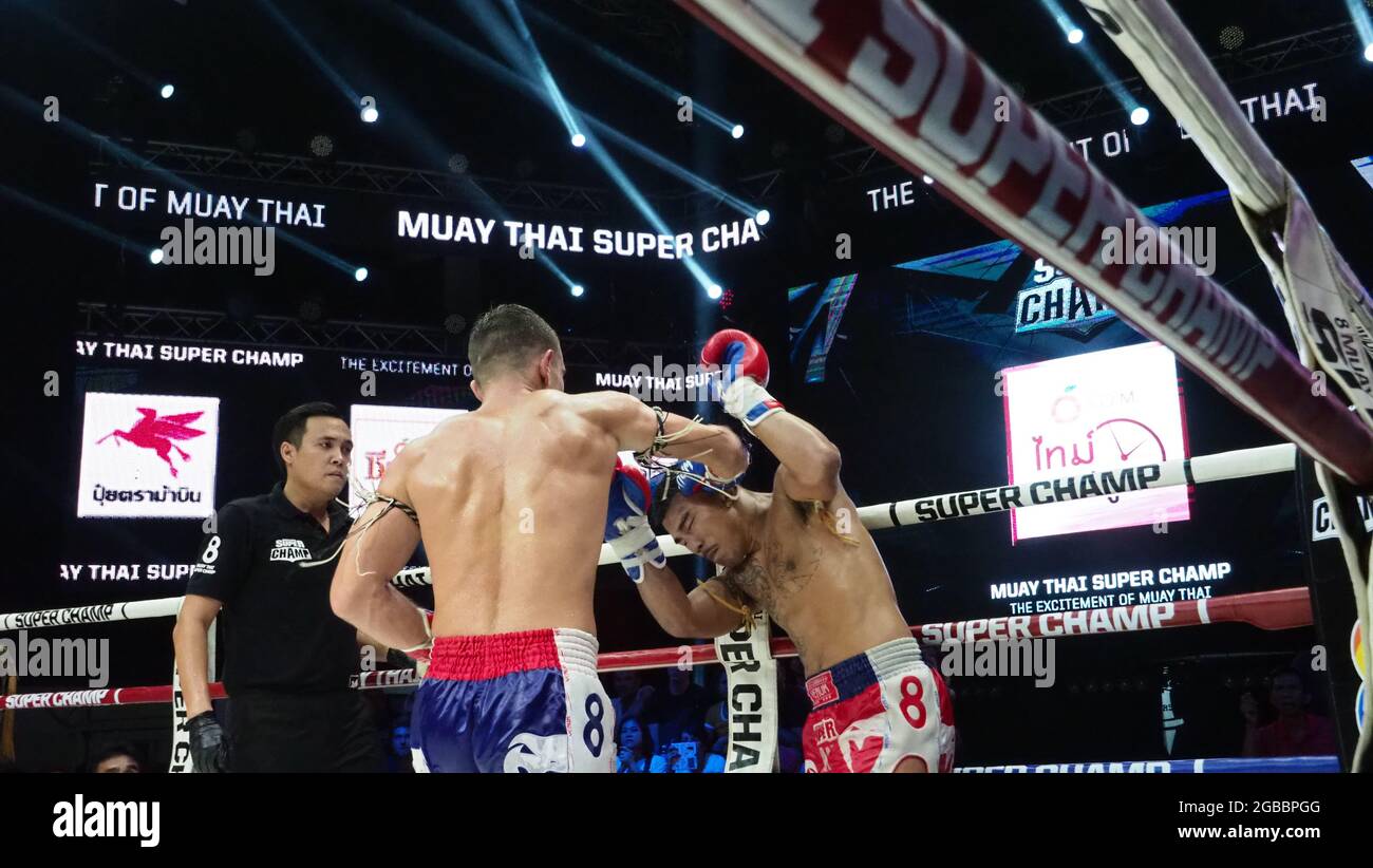 Bangkok Thailand November 11 2018. Unidentified Thai and foreign boxing  players in competition fight Muay Thai Super Champ at Muay Thai Street  Bangkok Stock Photo - Alamy