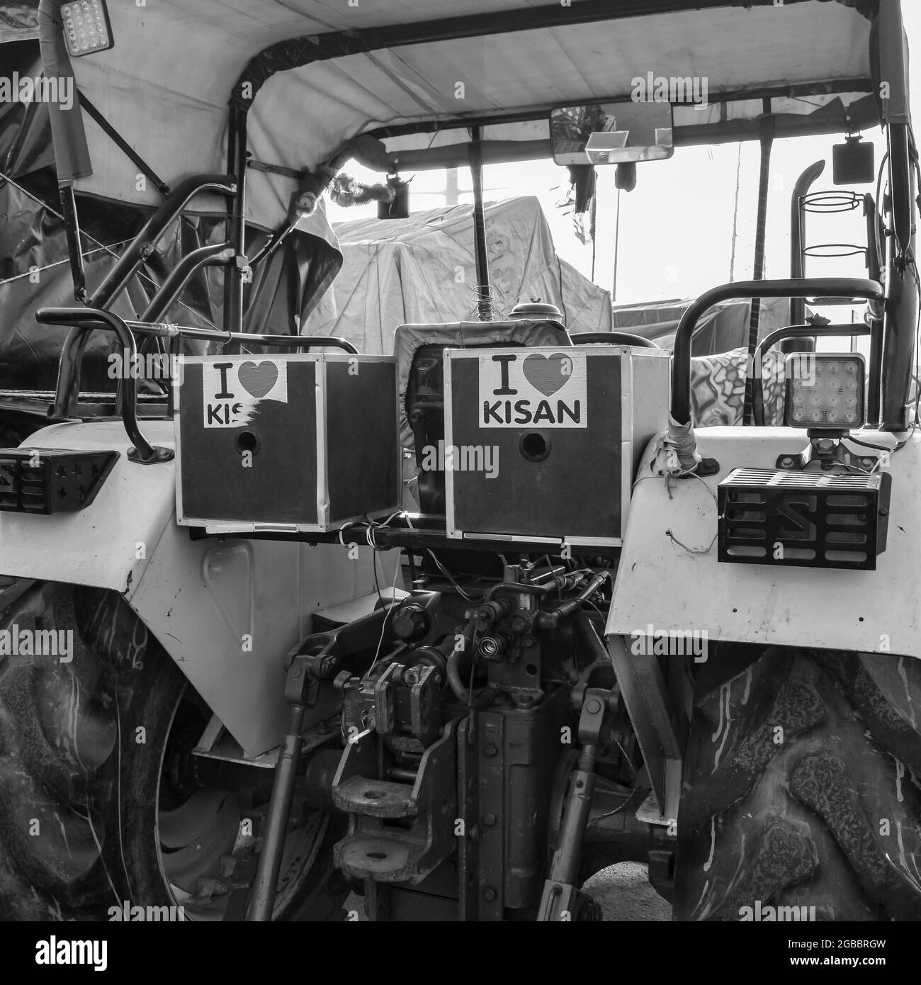 Gazipur, Delhi, India – December 25 2020 : Farmer Tractors parked at Delhi border where Indian Sikh and Hindu Farmers from Punjab, Uttar Pradesh and U Stock Photo