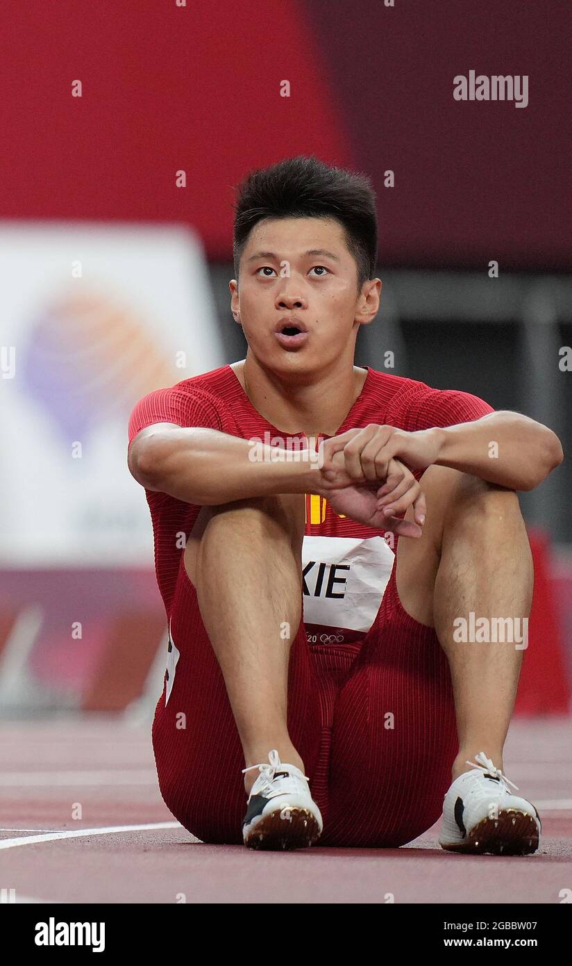 (210803) -- TOKYO, Aug. 3, 2021 (Xinhua) -- Xie Zhenye of China reacts ...
