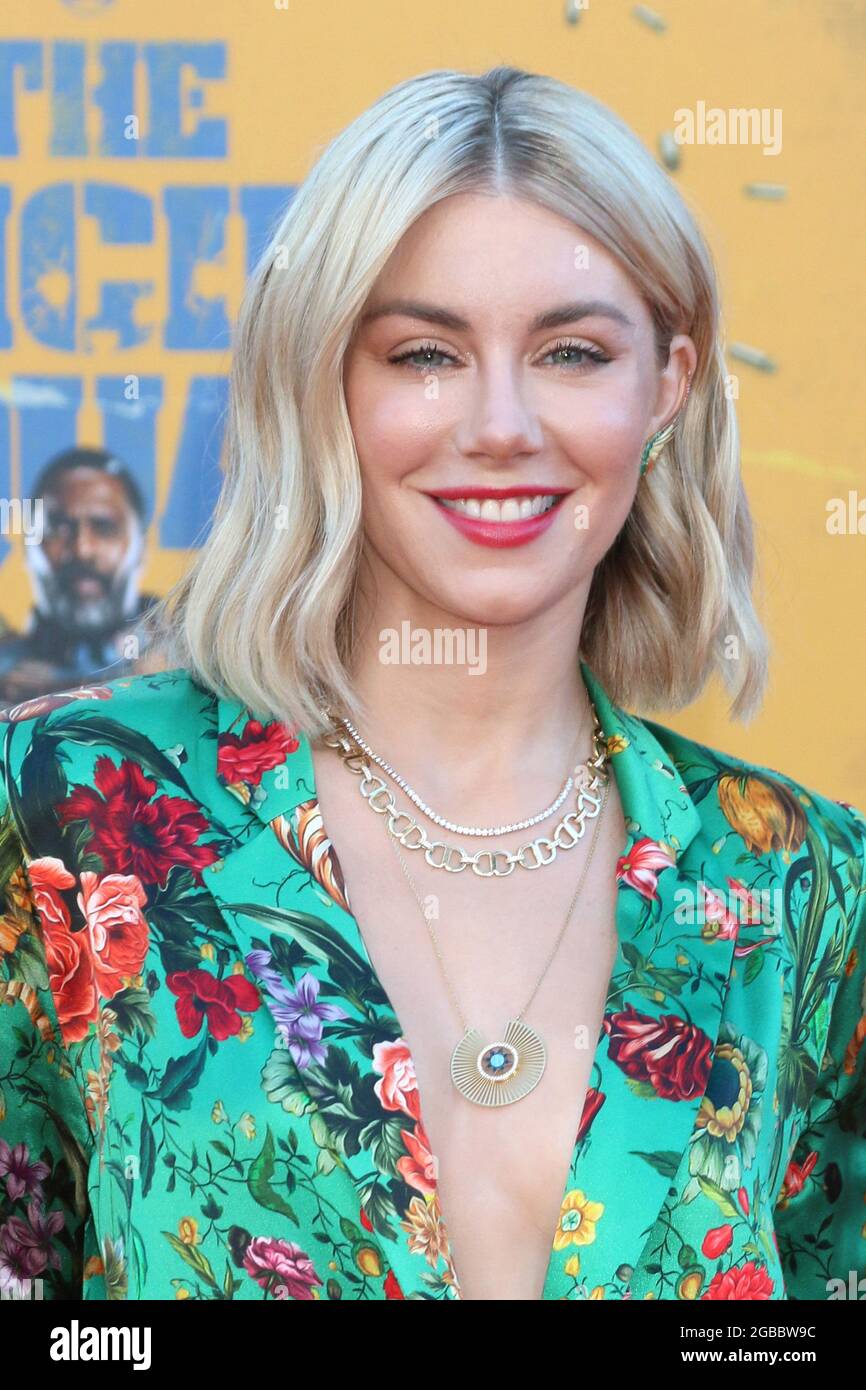 Kosmosda yalangoch ayol, kosmik erotika Sizni titratadigan ayol orgazm pornosi