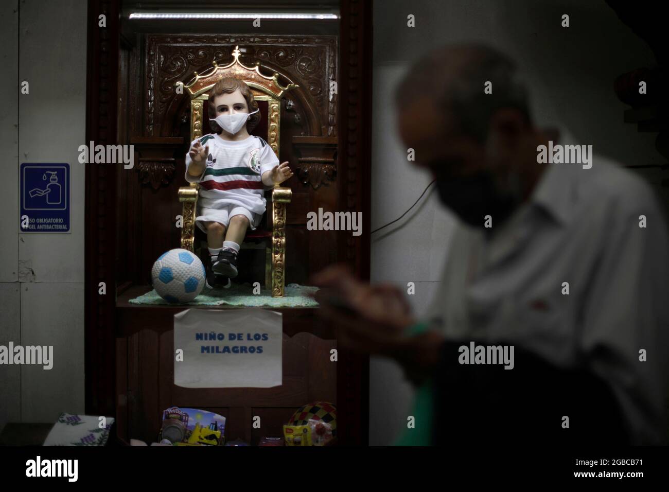 Non Exclusive: MEXICO CITY, MEXICO - AUGUST 1: A faithful  attends the Metropolitan Cathedral to pray to the holy 'Child of Miracles' so that the Mexi Stock Photo