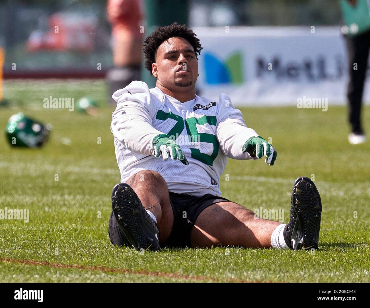 New York Jets guard Alijah Vera-Tucker (75) looks on during an NFL  pre-season football game against the New York Giants, Aug. 27, 2022, in  East Rutherford, N.J. Vera-Tucker had an impressive rookie