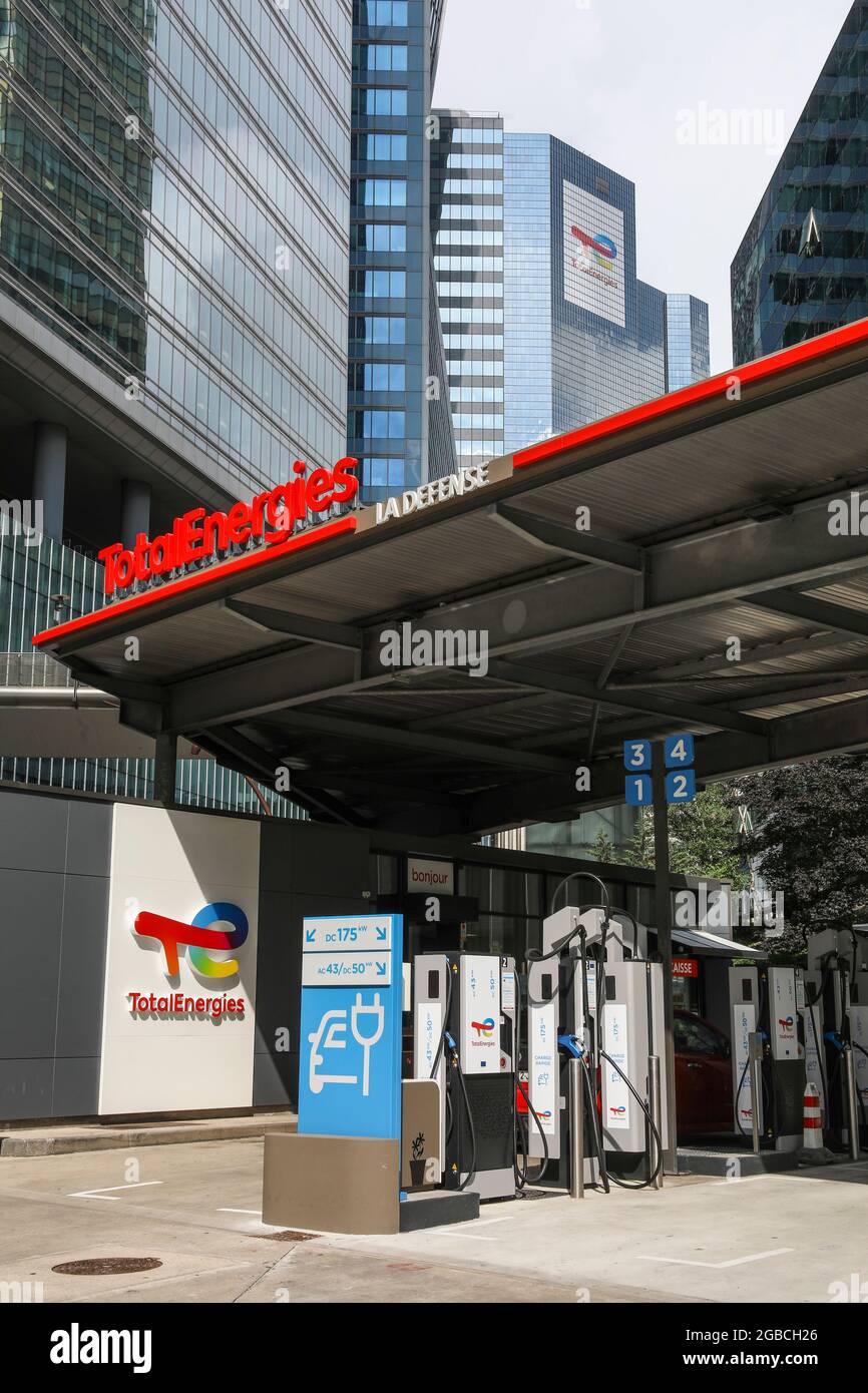 Station de recharge total energies hires stock photography and images