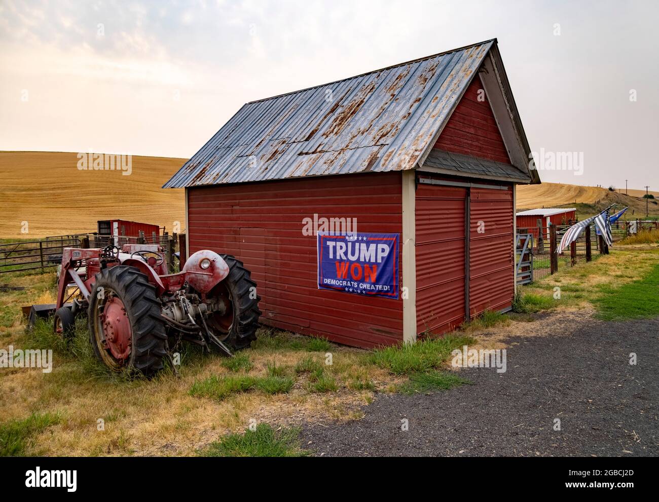 barn in rural USA with Trump won Democrats cheated sign Stock Photo