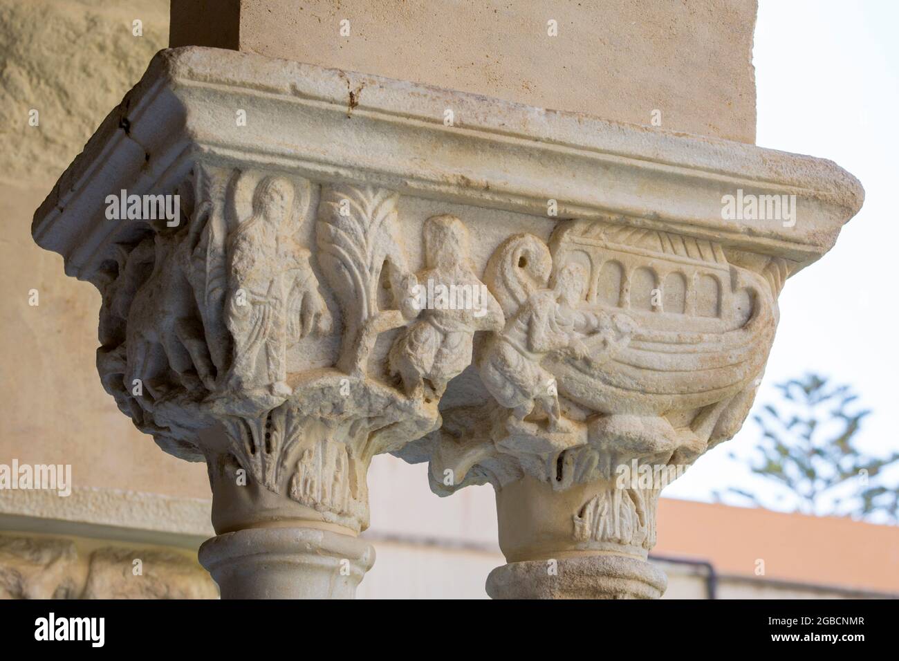 Cefalù, Palermo, Sicily, Italy. Composite capital depicting Noah and his ark supported by double column in cloister of the Arab-Norman cathedral. Stock Photo