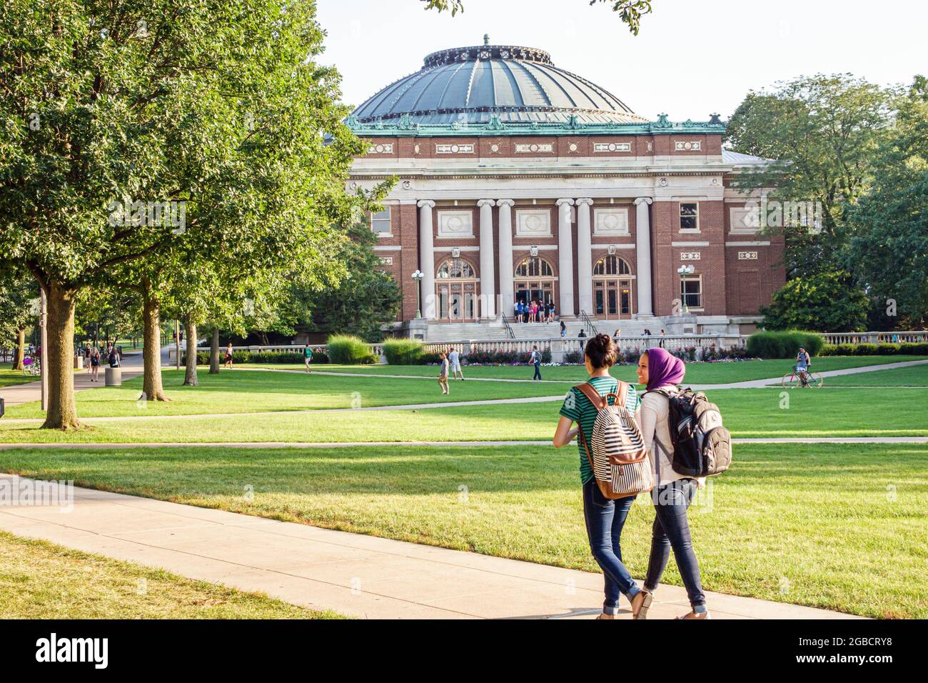 Wearing hijab hi-res stock photography and images - Alamy